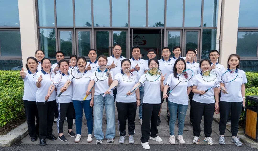 三峽資訊|2025年三峽電纜誰(shuí)“羽”爭(zhēng)鋒羽毛球賽圓滿(mǎn)落幕