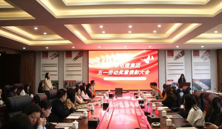 勞動(dòng)光榮 送你一朵小紅花！