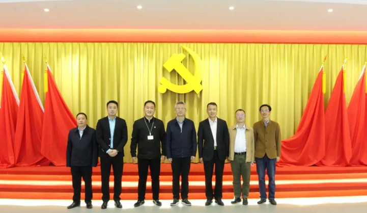 江津區(qū)委常委、組織部部長鐘紅兵蒞臨三峽電纜調(diào)研指導(dǎo)